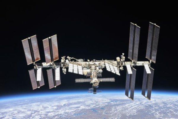 SpaceX货运“龙”飞船为国际空间站送货